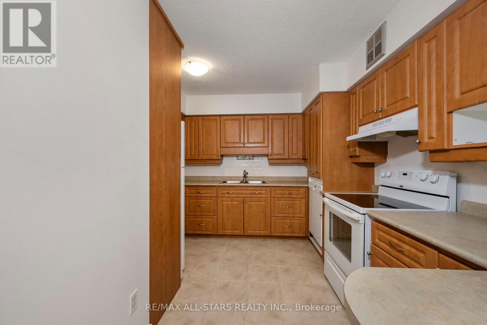 410 - 20 William Roe Boulevard, Newmarket, Ontario  L3Y 5V6 - Photo 10 - N12583154