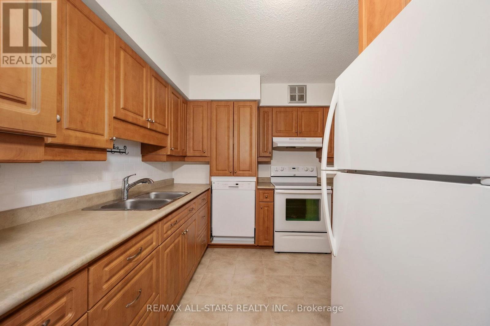 410 - 20 William Roe Boulevard, Newmarket, Ontario  L3Y 5V6 - Photo 11 - N12583154