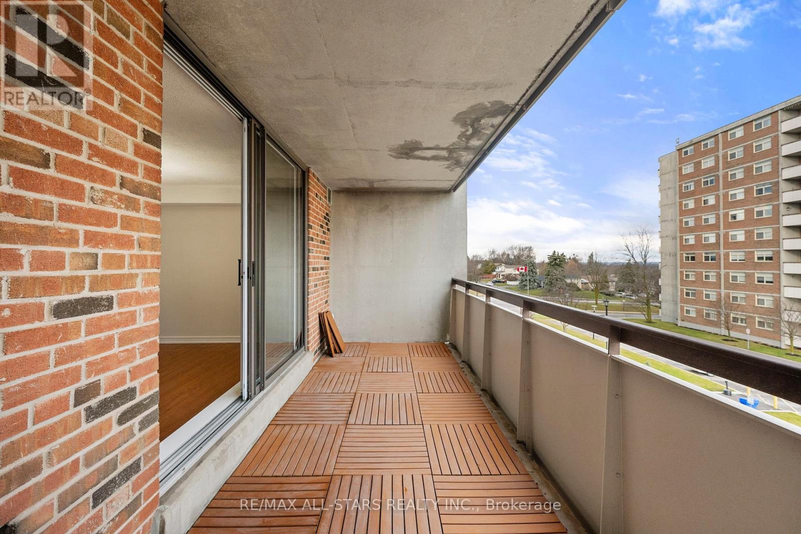 410 - 20 William Roe Boulevard, Newmarket, Ontario  L3Y 5V6 - Photo 3 - N12583154