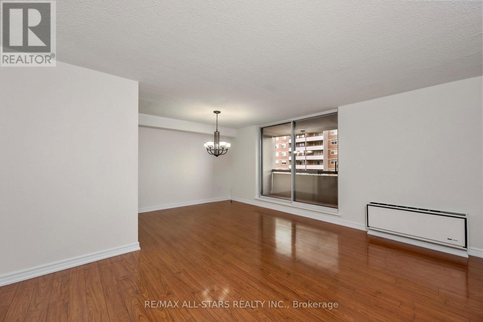 410 - 20 William Roe Boulevard, Newmarket, Ontario  L3Y 5V6 - Photo 5 - N12583154