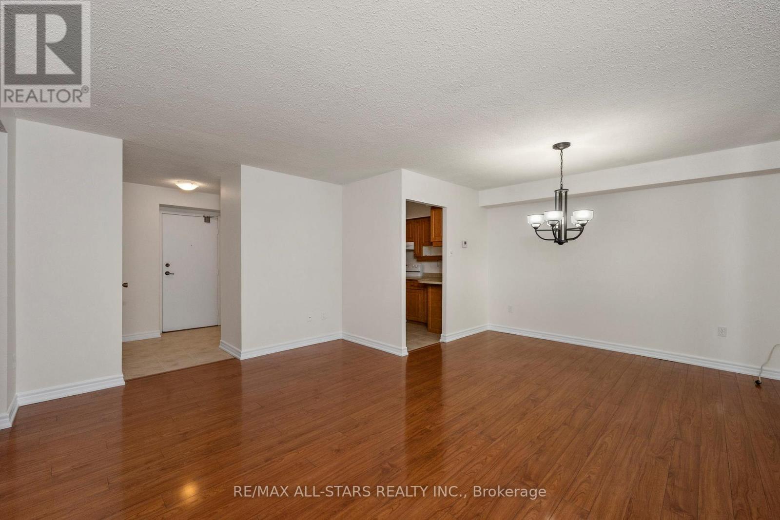 410 - 20 William Roe Boulevard, Newmarket, Ontario  L3Y 5V6 - Photo 6 - N12583154