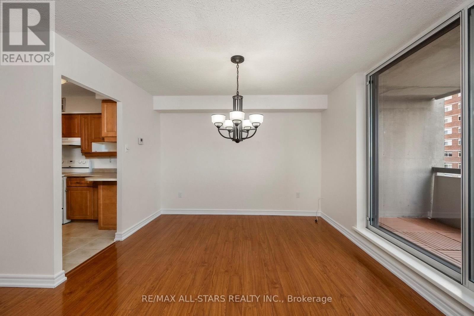 410 - 20 William Roe Boulevard, Newmarket, Ontario  L3Y 5V6 - Photo 7 - N12583154