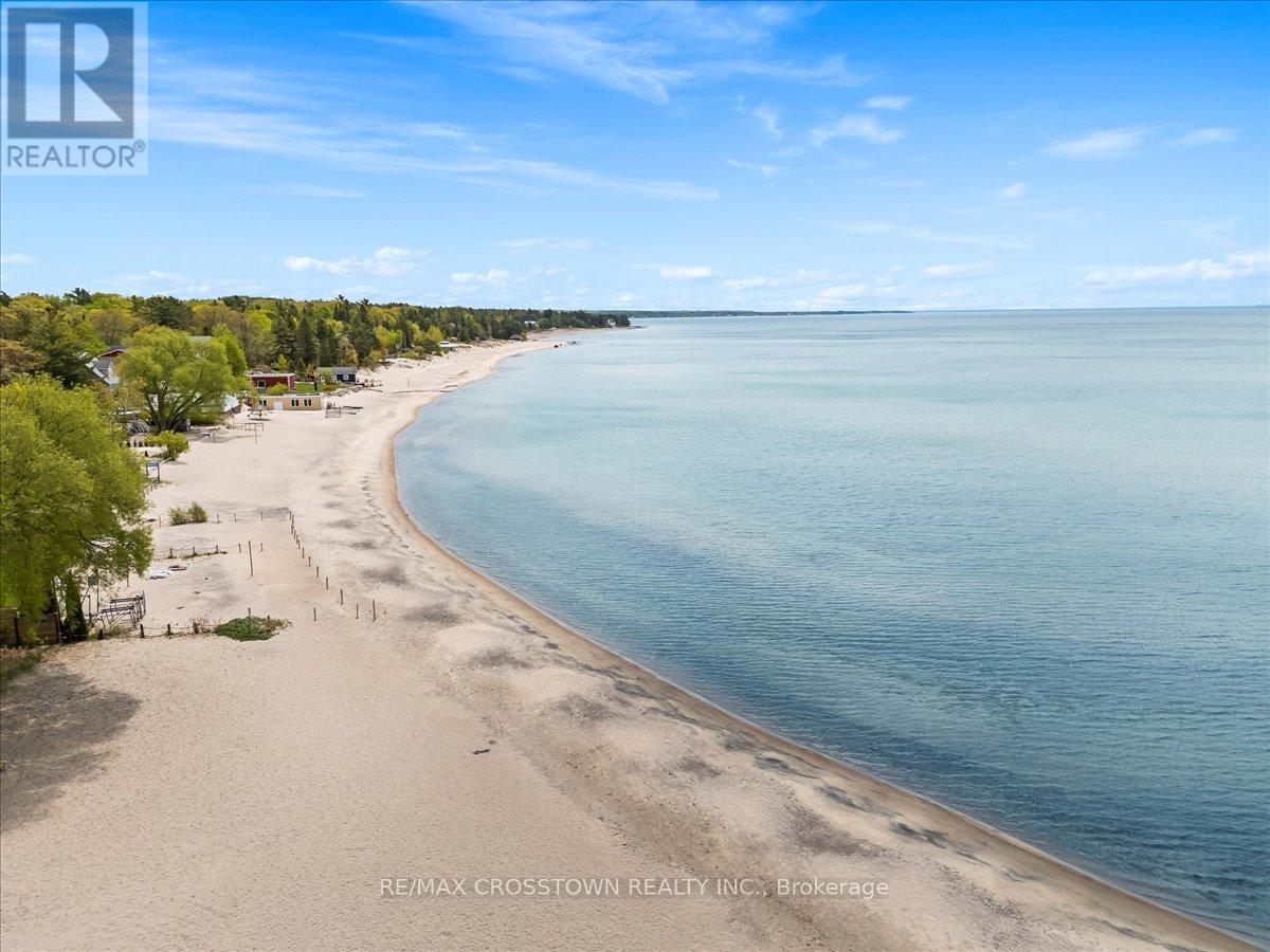 369 Balm Beach Road W, Tiny, Ontario  L0L 2J0 - Photo 4 - S12583198