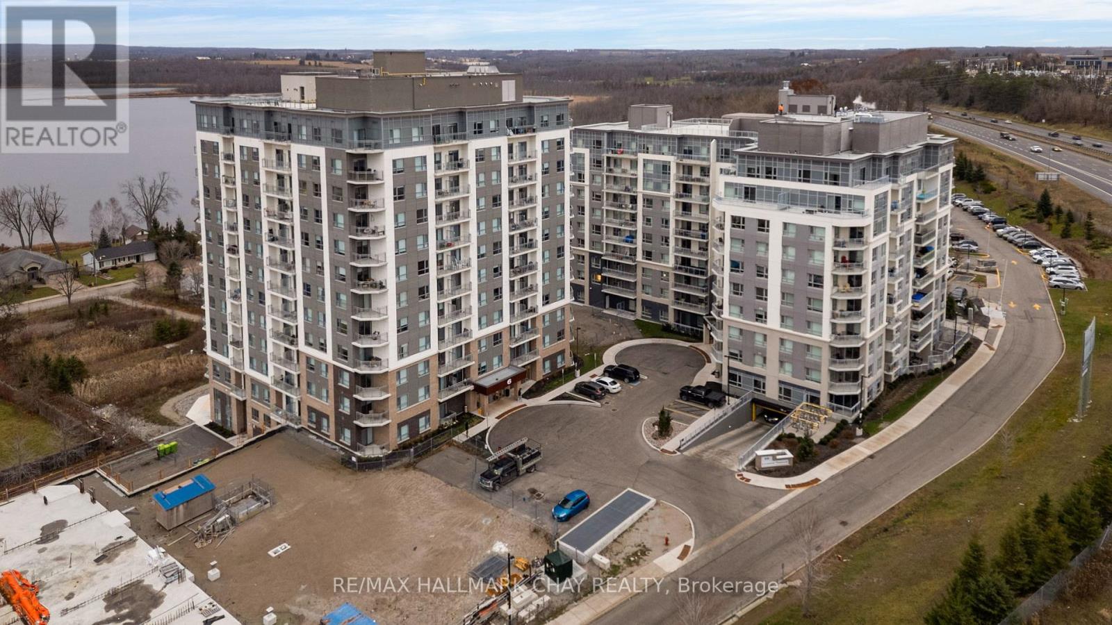 1105 - 58 Lakeside Terrace, Barrie (Little Lake), Ontario L4N 9S2 - Photo 2 - S12583266