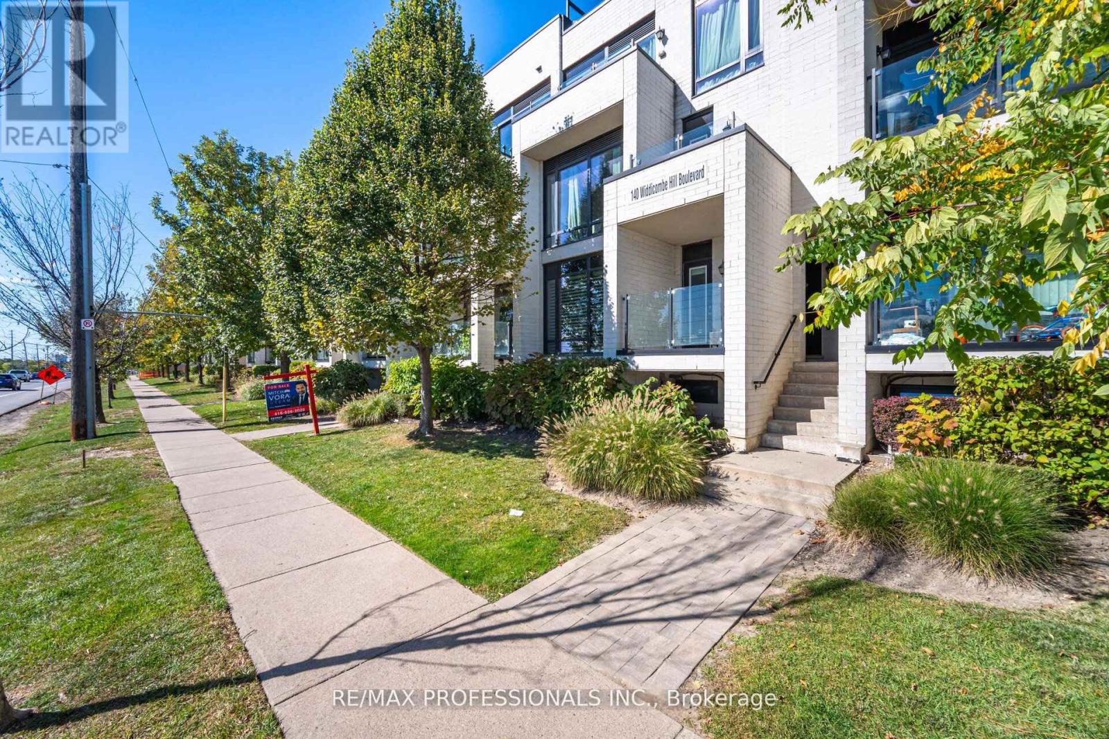 608 - 140 Widdicombe Hill Boulevard, Toronto, Ontario  M9R 0A9 - Photo 2 - W12583206
