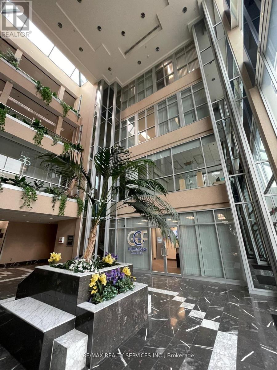 401 - 989 Derry Road, Mississauga, Ontario  L5T 2J8 - Photo 2 - W12583226