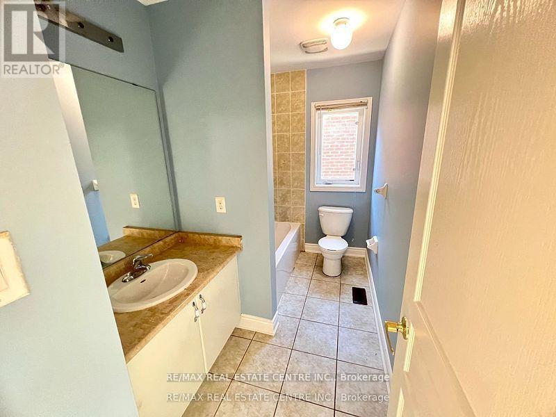 211 Elbern Markell Drive, Brampton, Ontario  L6X 3A9 - Photo 18 - W12583268