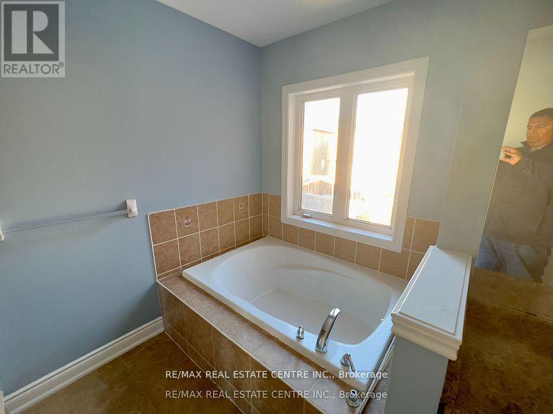 211 Elbern Markell Drive, Brampton, Ontario  L6X 3A9 - Photo 22 - W12583268