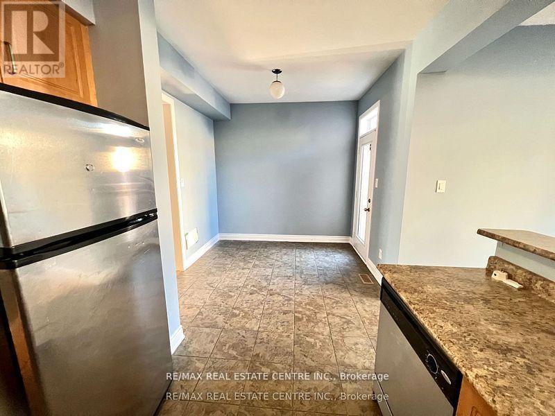 211 Elbern Markell Drive, Brampton, Ontario  L6X 3A9 - Photo 8 - W12583268