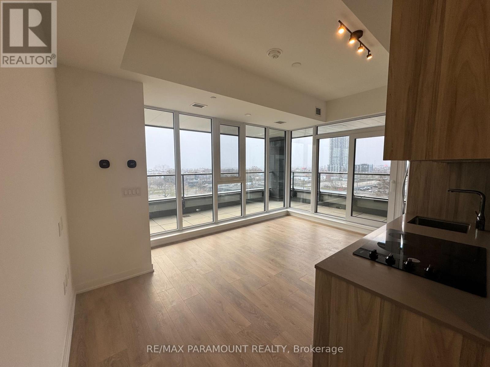 605 - 1037 The Queensway, Toronto, Ontario  M8Z 6C7 - Photo 4 - W12583278