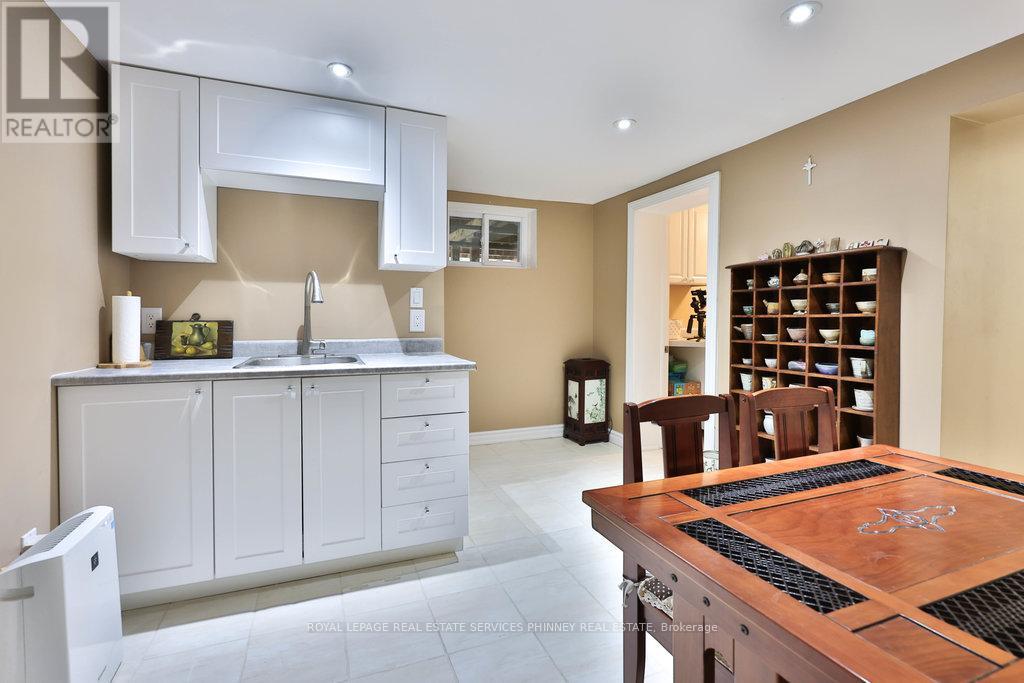 298 Burnhamthorpe Road, Toronto, Ontario  M9B 1Z8 - Photo 16 - W12583280