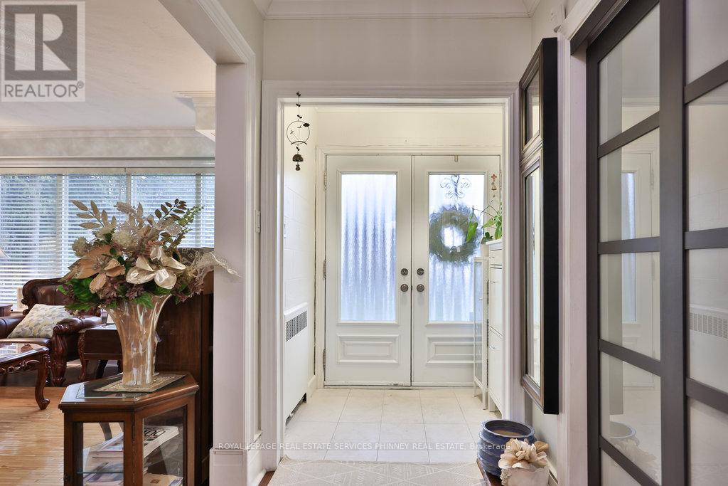 298 Burnhamthorpe Road, Toronto, Ontario  M9B 1Z8 - Photo 4 - W12583280