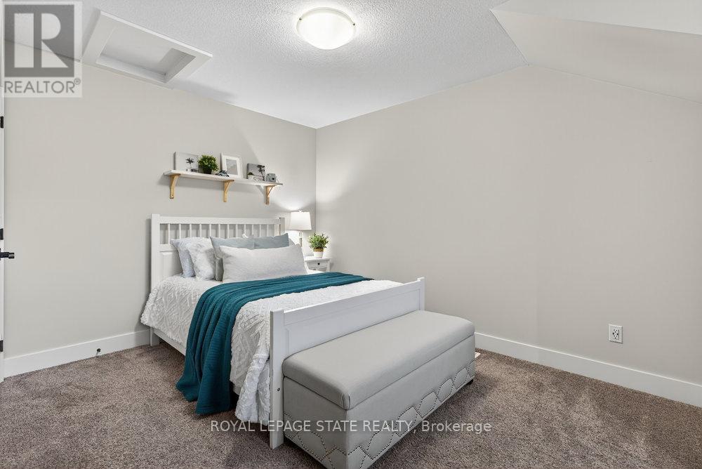 5 Macassa Court, Grimsby, Ontario L3M 0H7 - Photo 31 - X12583250