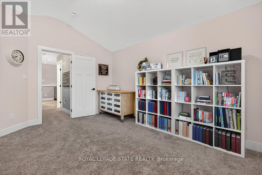 5 Macassa Court, Grimsby, Ontario L3M 0H7 - Photo 34 - X12583250