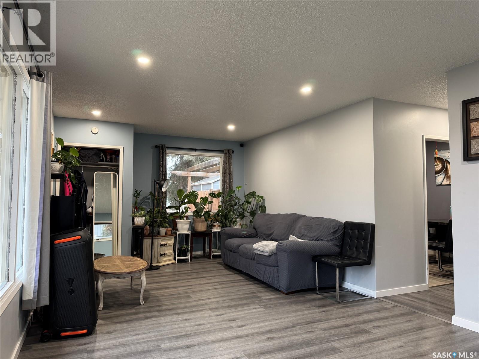 401 5th Street W, Wynyard, Saskatchewan  S0A 4T0 - Photo 2 - SK024791