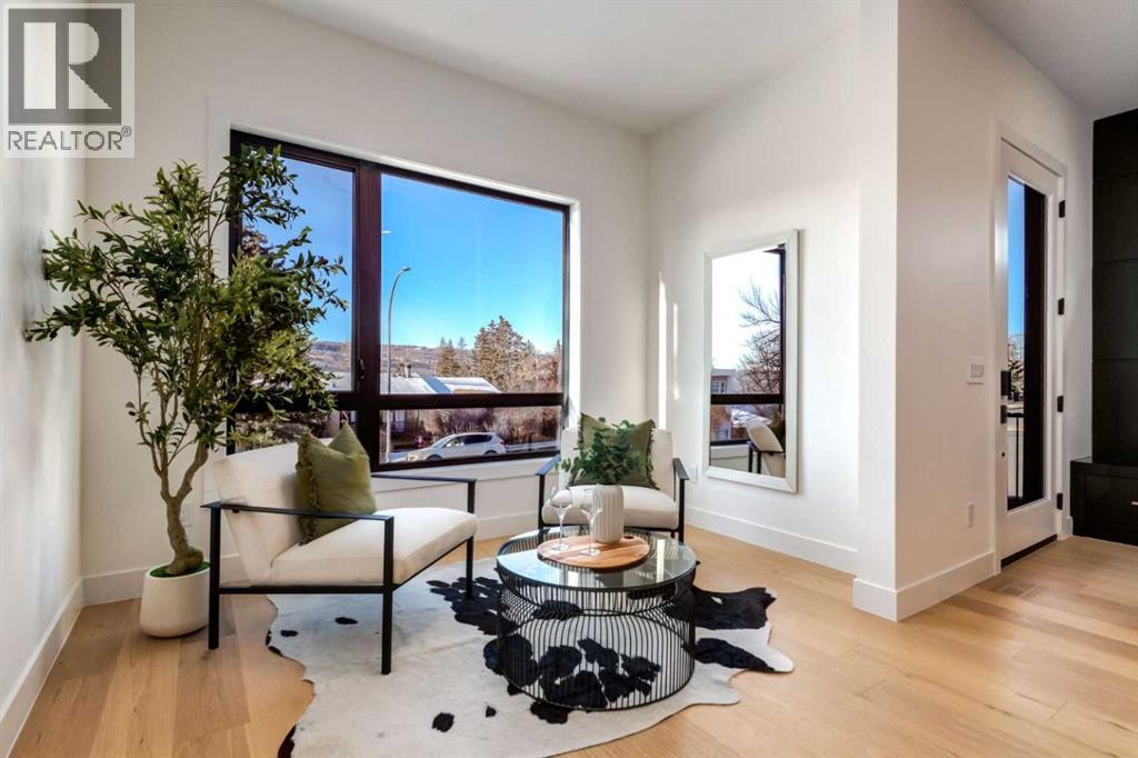 4834 22 Avenue Nw, Calgary, Alberta  T3B 0Y5 - Photo 3 - A2272685