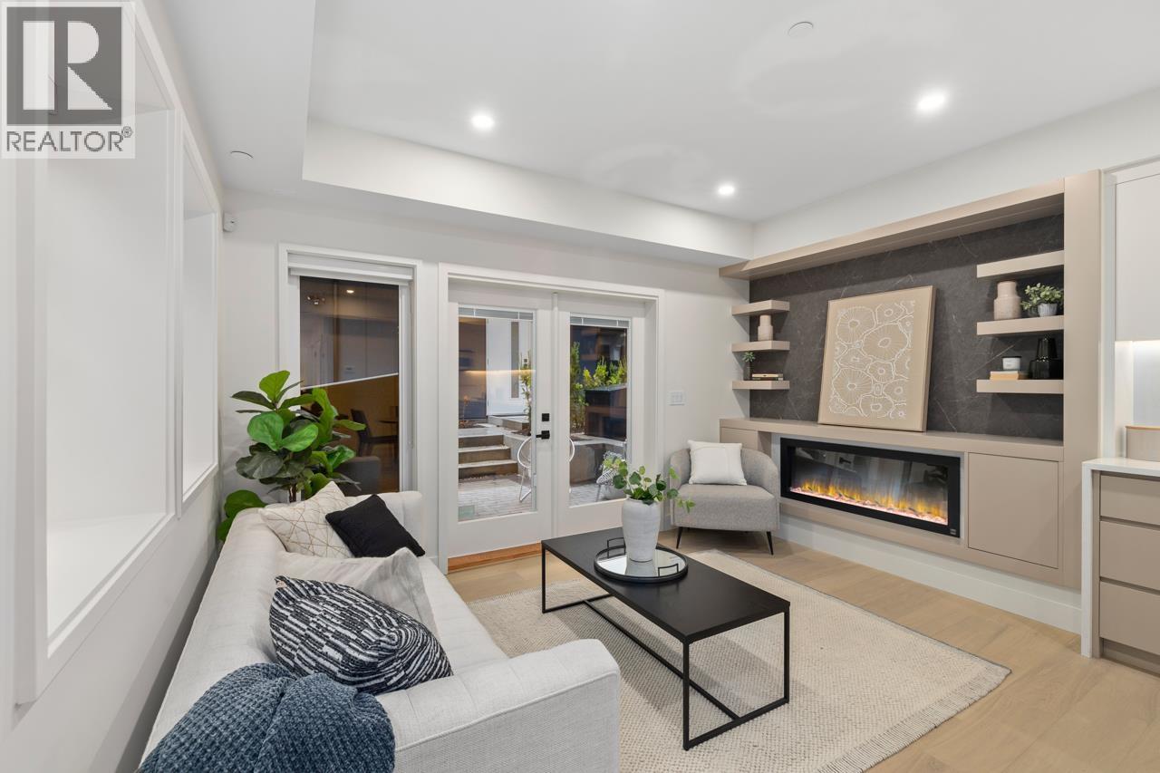 2432 W 49th Avenue, Vancouver, British Columbia  V6M 2V3 - Photo 2 - R3061611