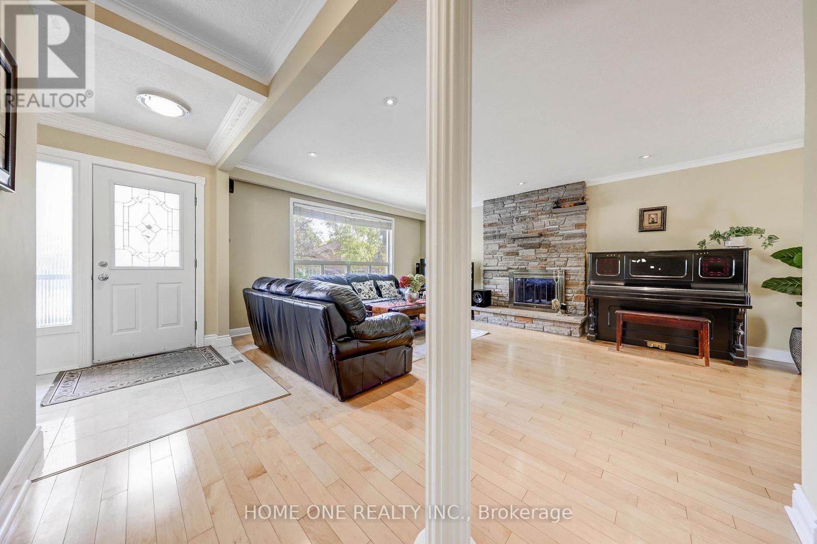 12 Lauralynn Crescent, Toronto, Ontario  M1S 2H4 - Photo 7 - E12583368