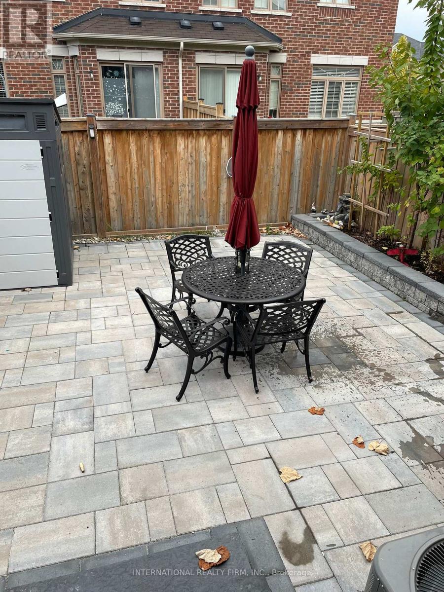 1477 Pratt Heights, Milton, Ontario  L9E 1J3 - Photo 10 - W12583362