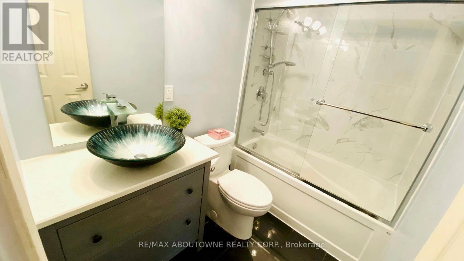 Main - 1601 Sandgate Crescent, Mississauga, Ontario  L5J 2E3 - Photo 12 - W12583414