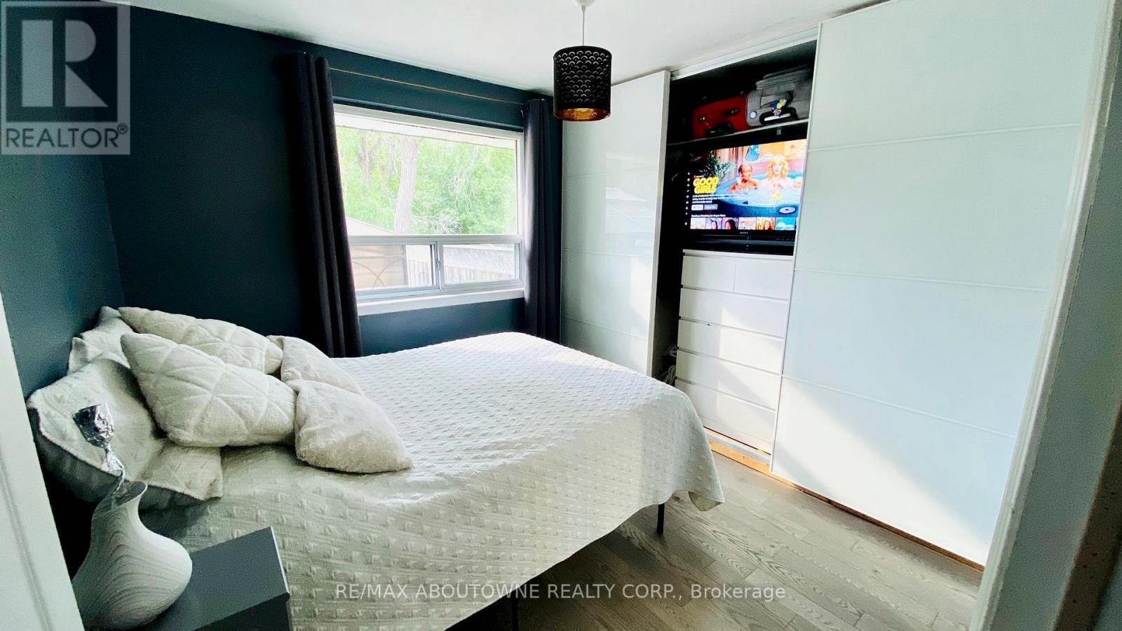 Main - 1601 Sandgate Crescent, Mississauga, Ontario  L5J 2E3 - Photo 6 - W12583414