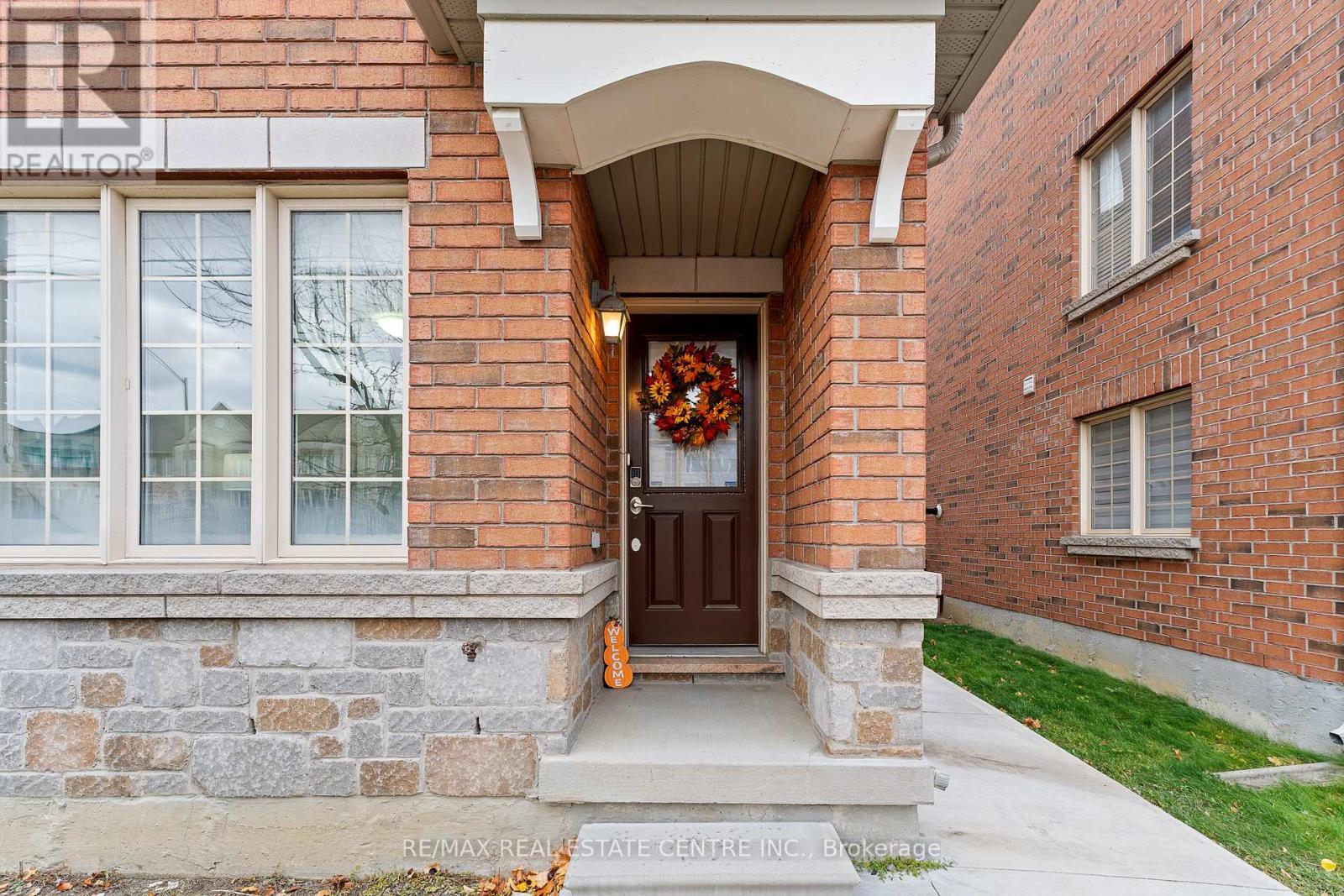 10 Shiraz Drive, Brampton, Ontario  L6R 0W7 - Photo 4 - W12583418