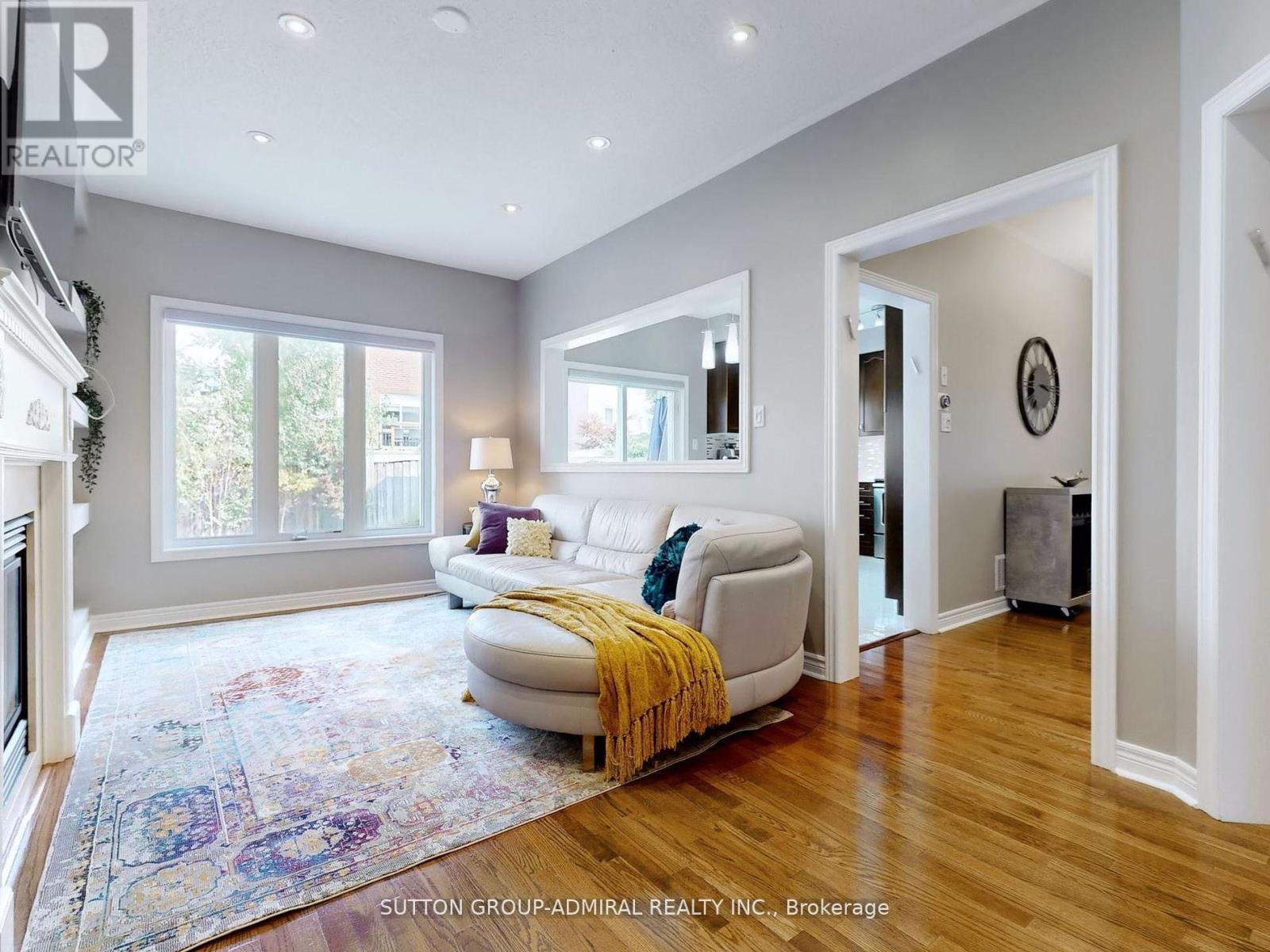 25 D'eva Drive, Vaughan, Ontario  L4J 0E7 - Photo 6 - N12319125