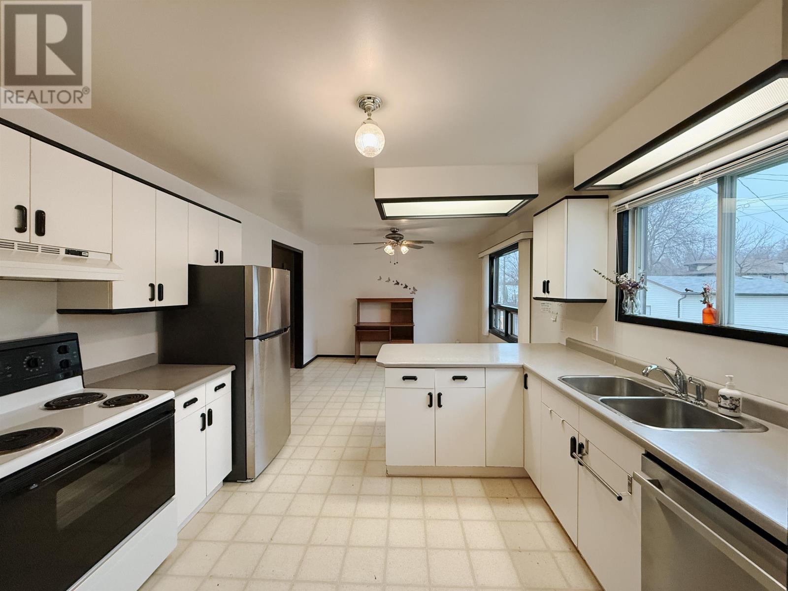 63 Peter Street West, Kenora, Ontario P9N 3R4 - Photo 11 - TB253554