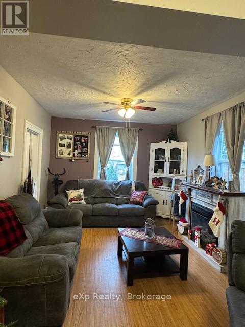 120 3rd Avenue Sw, Arran-Elderslie, Ontario N0G 1L0 - Photo 8 - X12079947