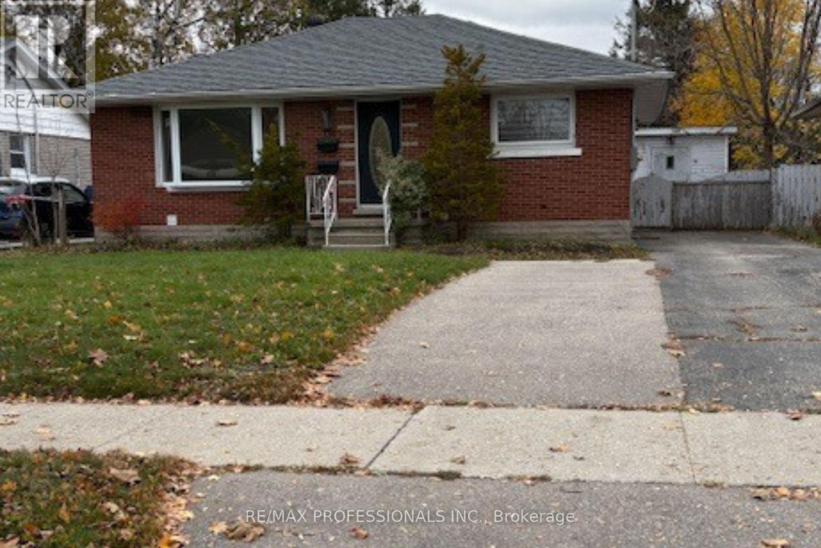 LOWER - 139 BYRON AVENUE, Kitchener, Ontario