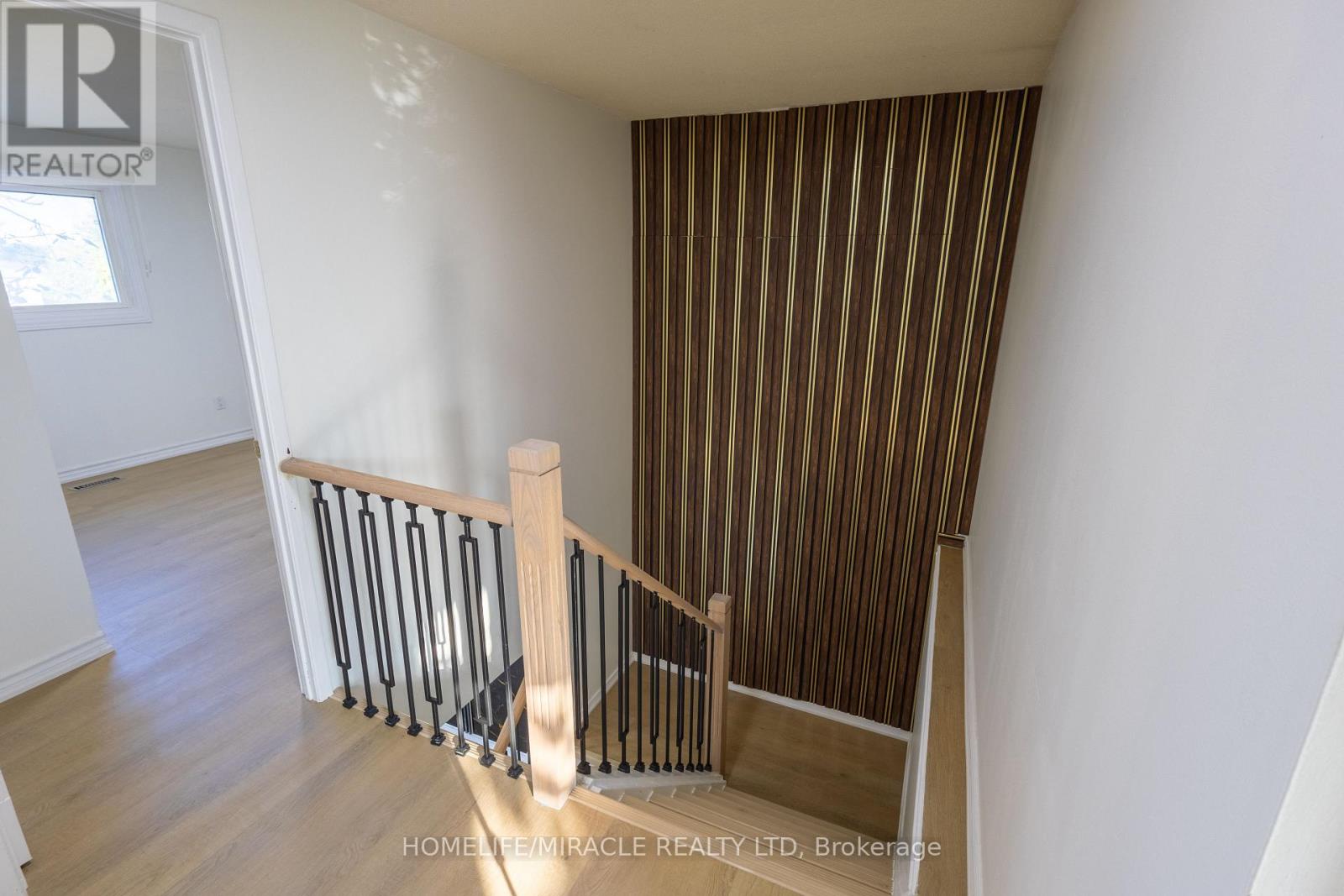 8 Grand Valley Drive, Brampton, Ontario L6S 2L1 - Photo 13 - W12433393