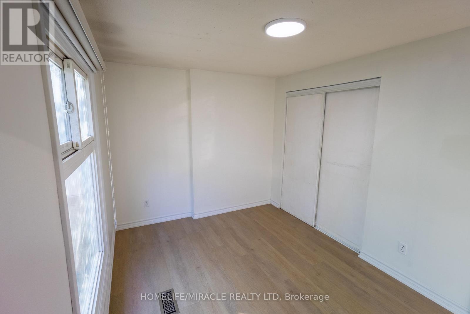 8 Grand Valley Drive, Brampton, Ontario L6S 2L1 - Photo 16 - W12433393