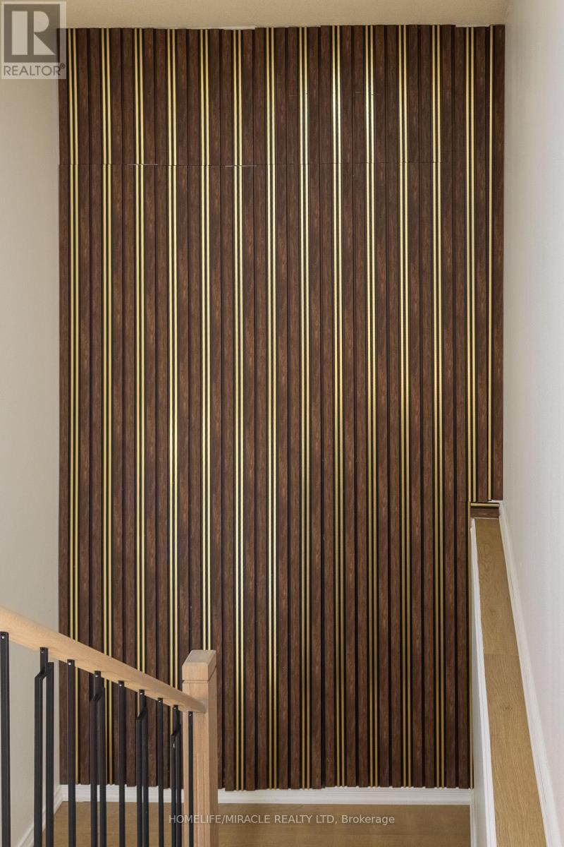 8 Grand Valley Drive, Brampton, Ontario L6S 2L1 - Photo 15 - W12433393