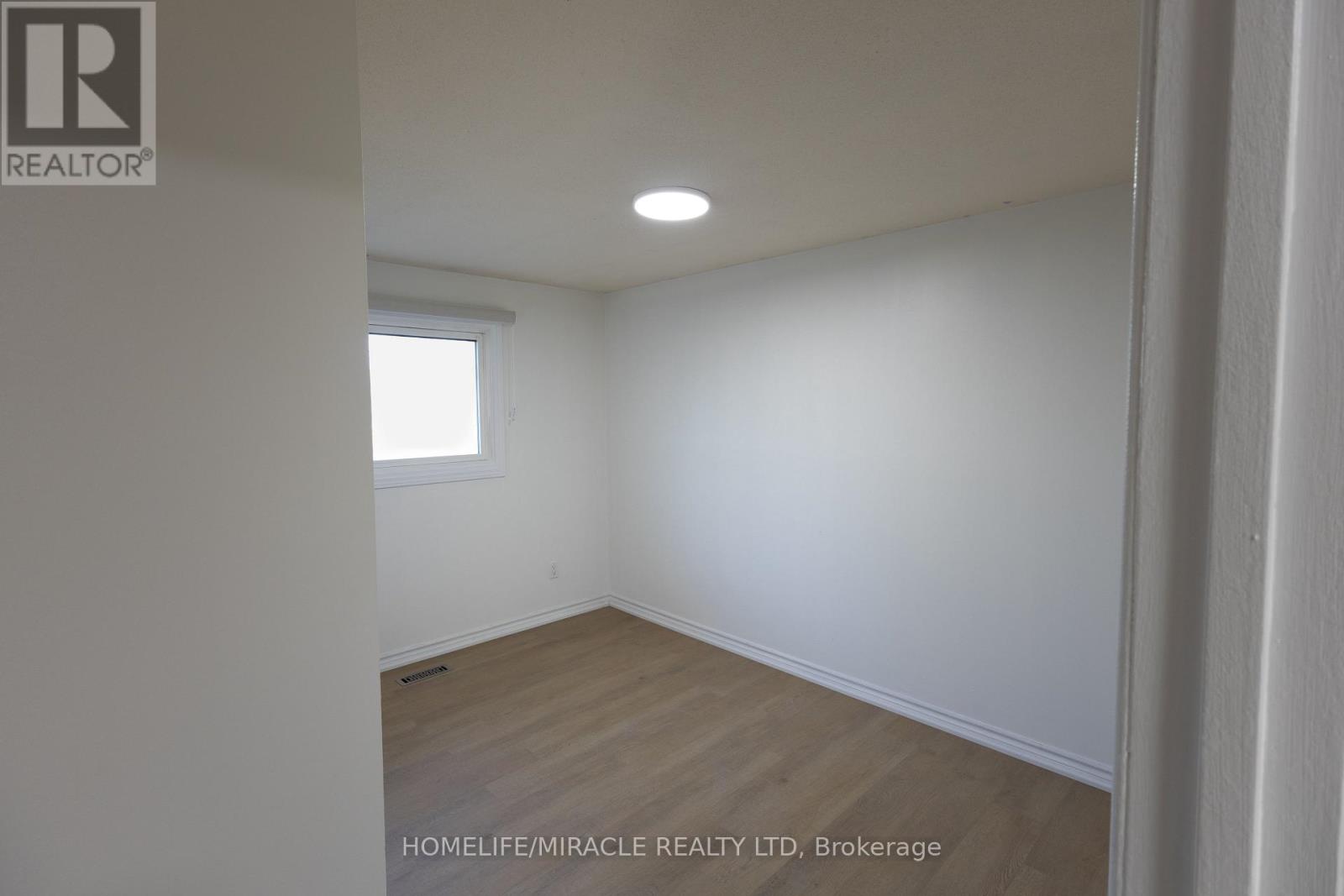 8 Grand Valley Drive, Brampton, Ontario L6S 2L1 - Photo 19 - W12433393