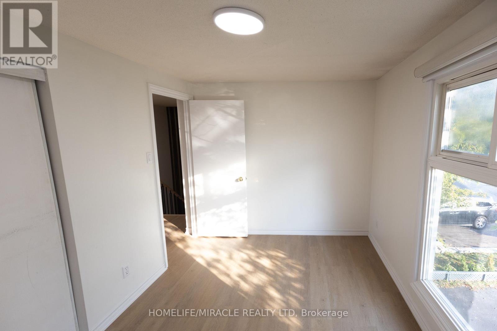 8 Grand Valley Drive, Brampton, Ontario L6S 2L1 - Photo 17 - W12433393