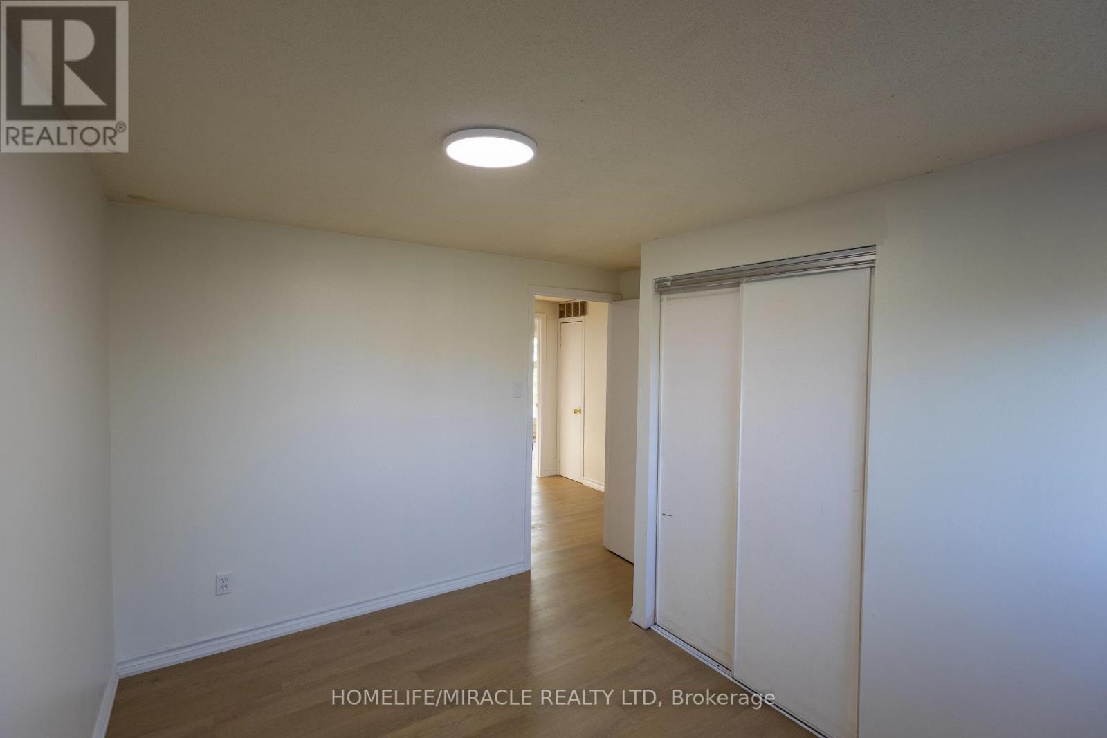 8 Grand Valley Drive, Brampton, Ontario L6S 2L1 - Photo 20 - W12433393