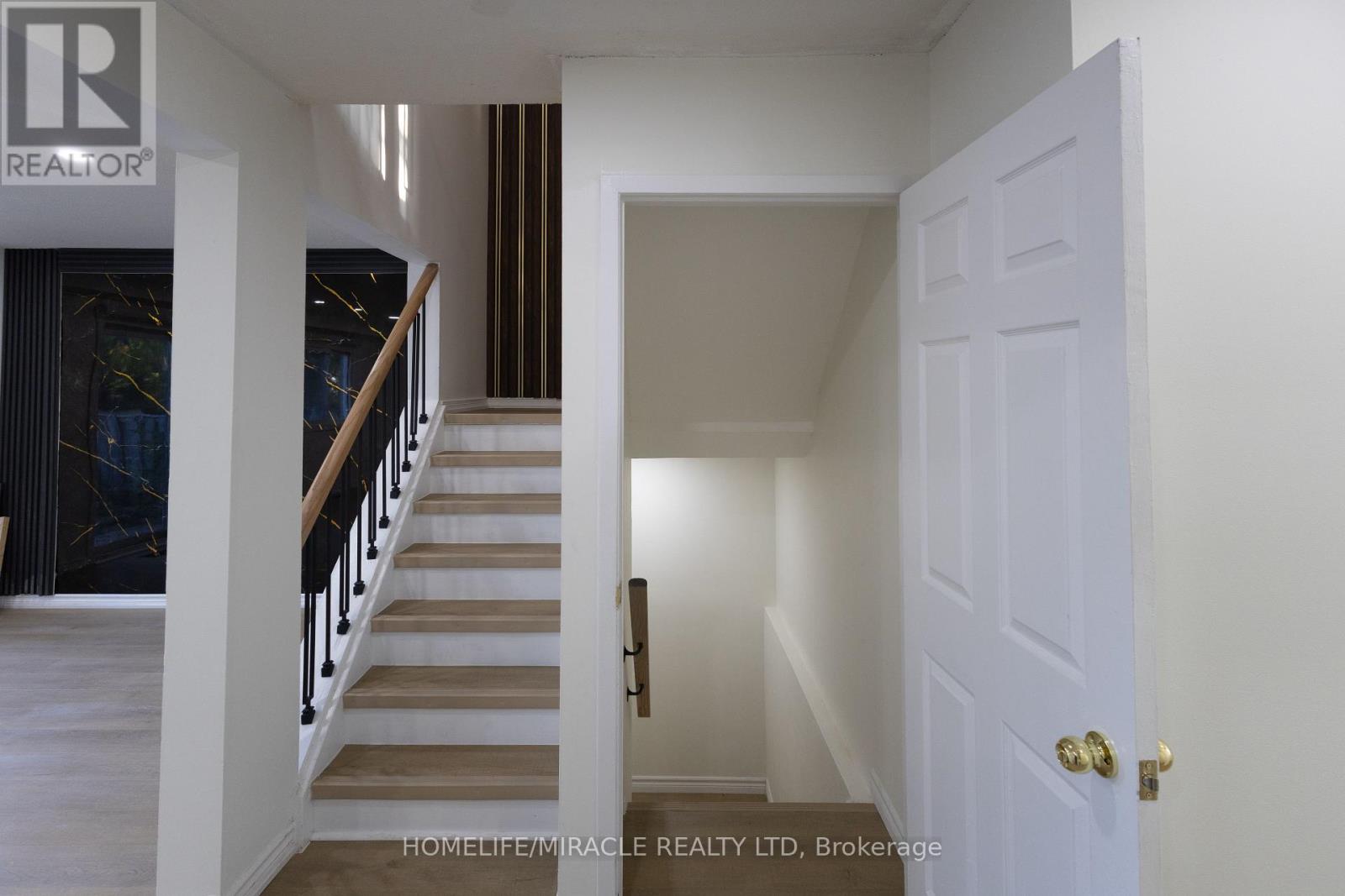 8 Grand Valley Drive, Brampton, Ontario L6S 2L1 - Photo 23 - W12433393