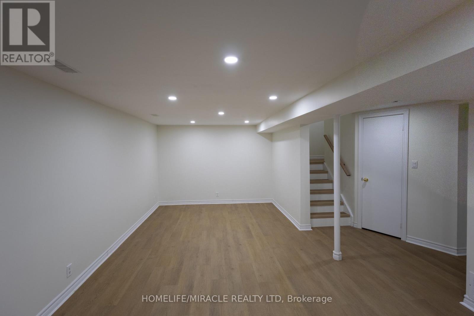 8 Grand Valley Drive, Brampton, Ontario L6S 2L1 - Photo 25 - W12433393