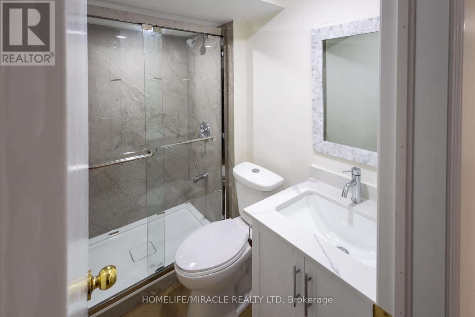 8 Grand Valley Drive, Brampton, Ontario L6S 2L1 - Photo 28 - W12433393