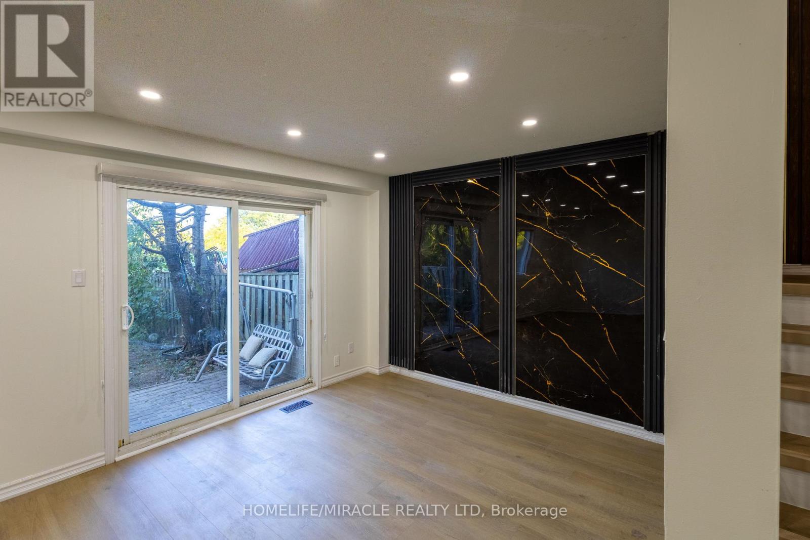 8 Grand Valley Drive, Brampton, Ontario L6S 2L1 - Photo 5 - W12433393