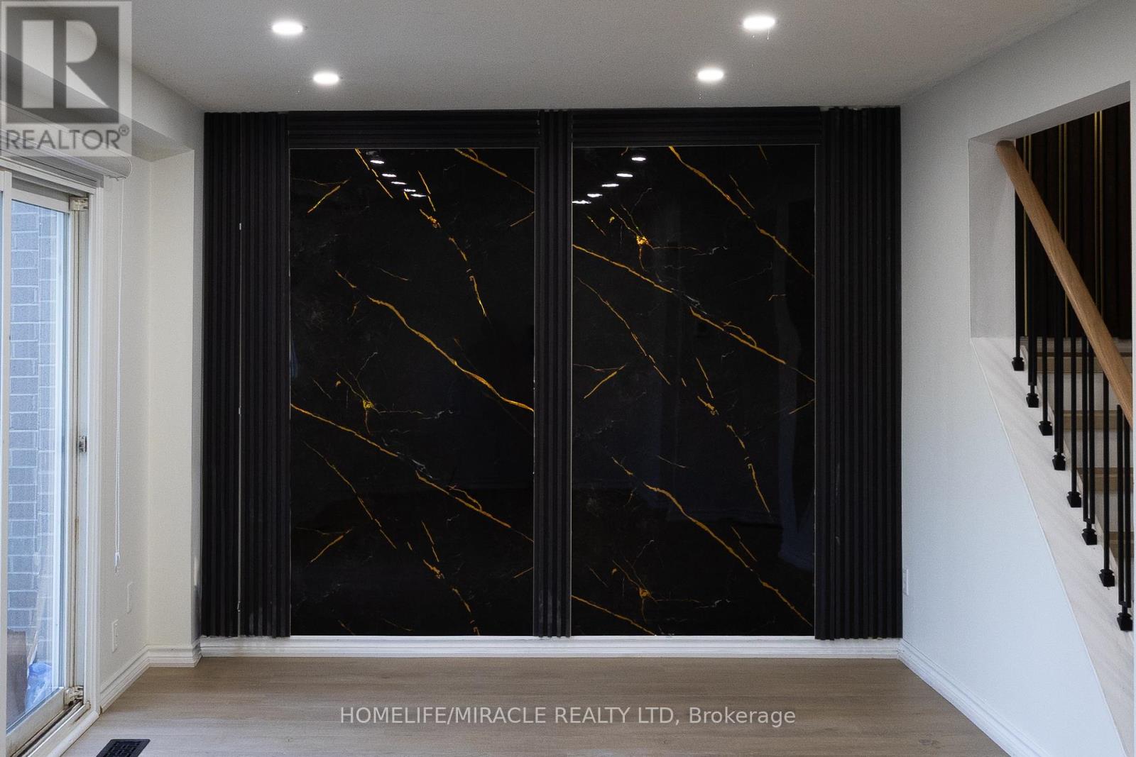 8 Grand Valley Drive, Brampton, Ontario L6S 2L1 - Photo 7 - W12433393