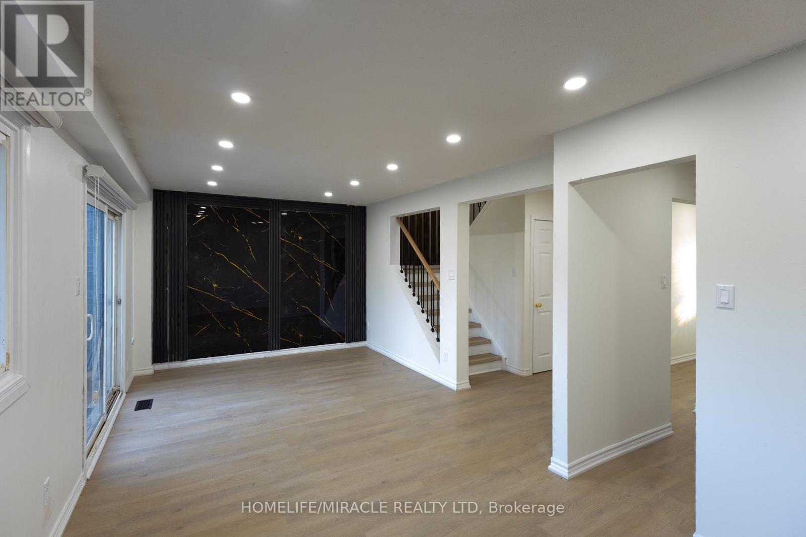 8 Grand Valley Drive, Brampton, Ontario L6S 2L1 - Photo 6 - W12433393