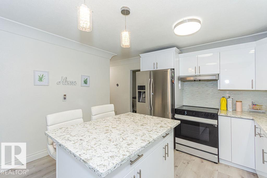 9738 152 St Nw, Edmonton, Alberta  T5P 1X1 - Photo 11 - E4466902