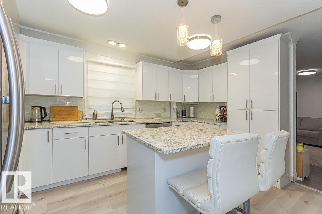 9738 152 St Nw, Edmonton, Alberta  T5P 1X1 - Photo 9 - E4466902