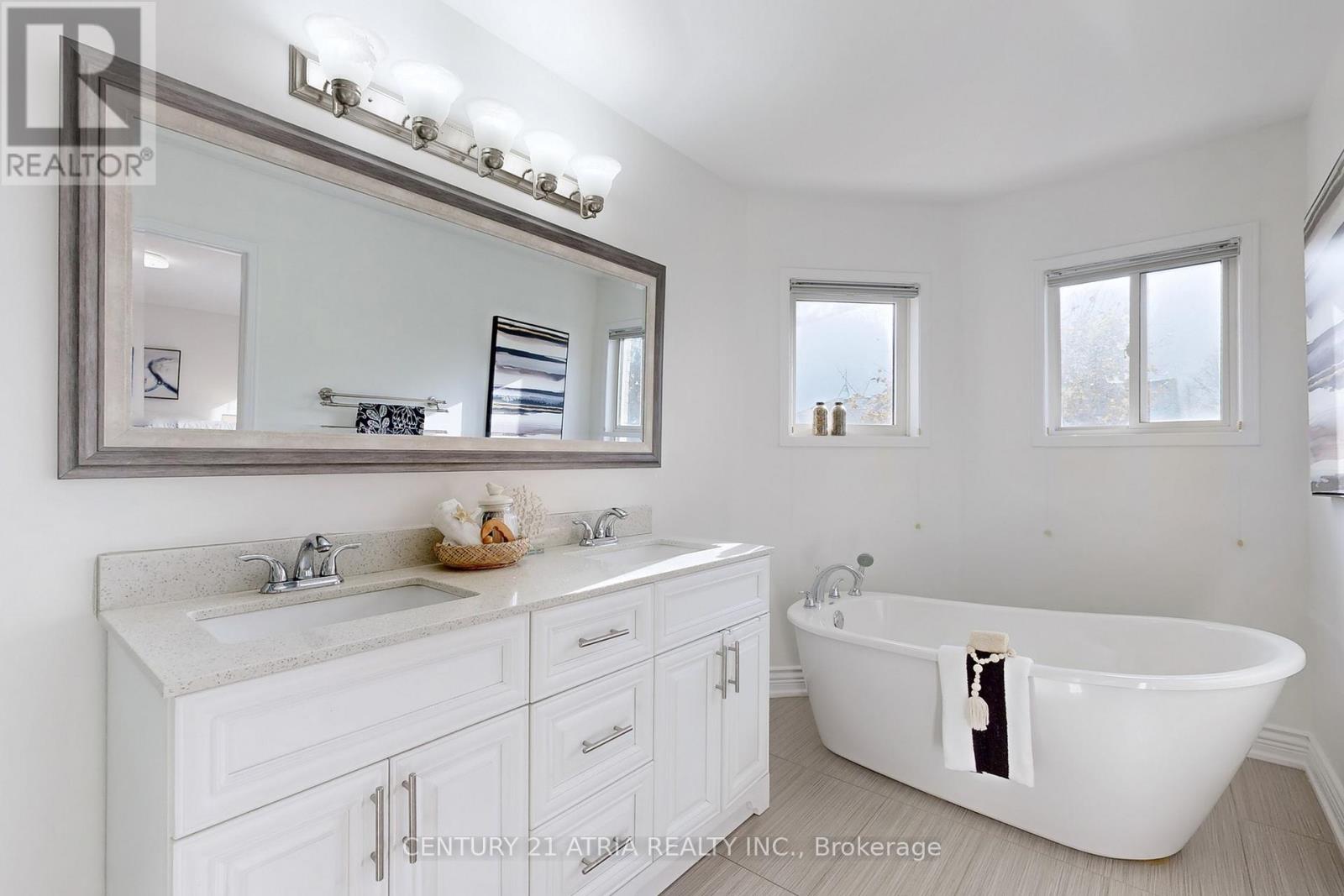 611 Heddle Crescent, Newmarket, Ontario  L3X 2J5 - Photo 24 - N12581170