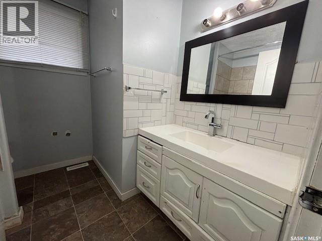 210 Forsyth Crescent, Regina, Saskatchewan  S4R 5L5 - Photo 12 - SK024839