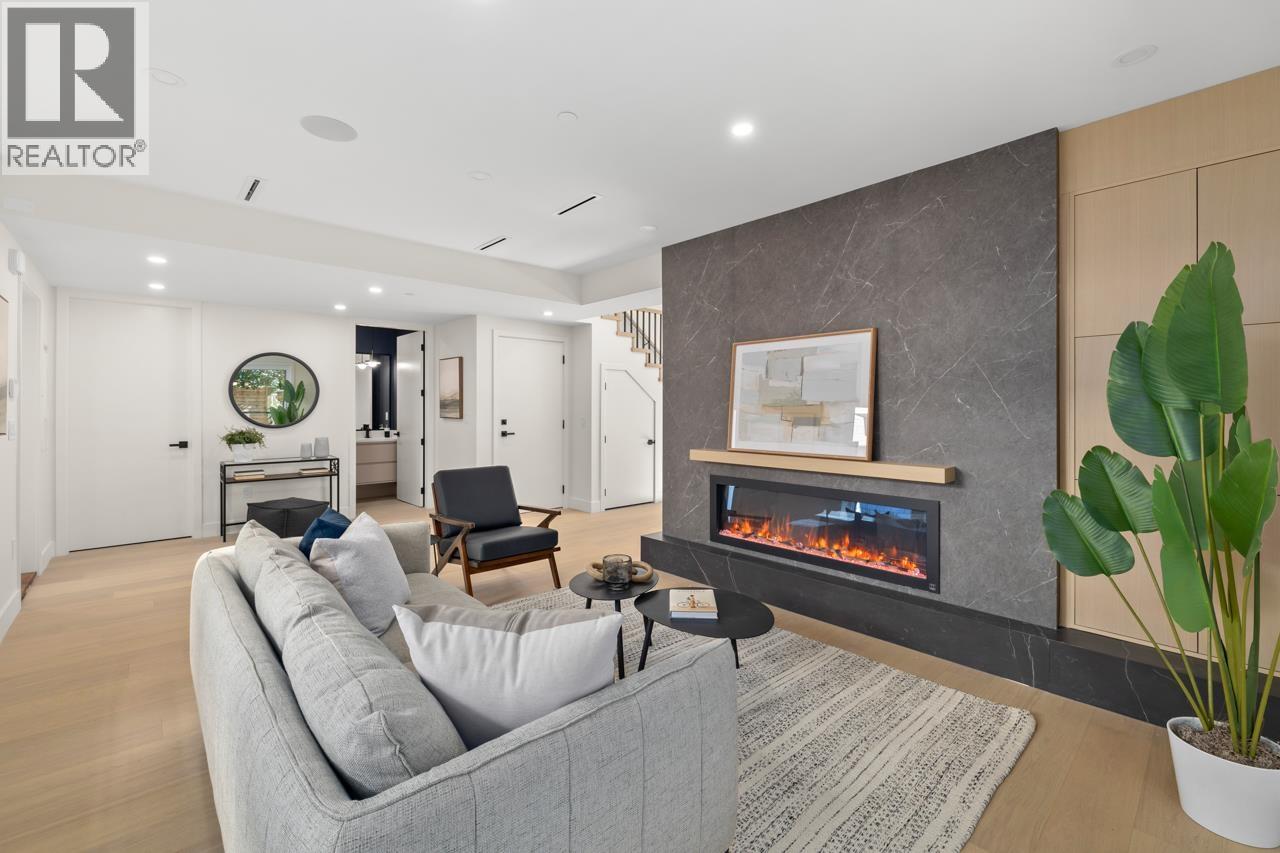 2430 W 49th Avenue, Vancouver, British Columbia  V6M 2V3 - Photo 2 - R3056636