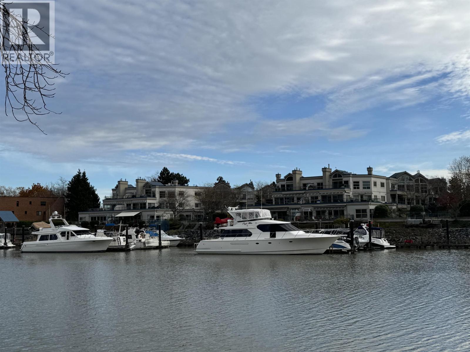 108 4753 W River Road, Delta, British Columbia  V4K 1R9 - Photo 1 - R3055093