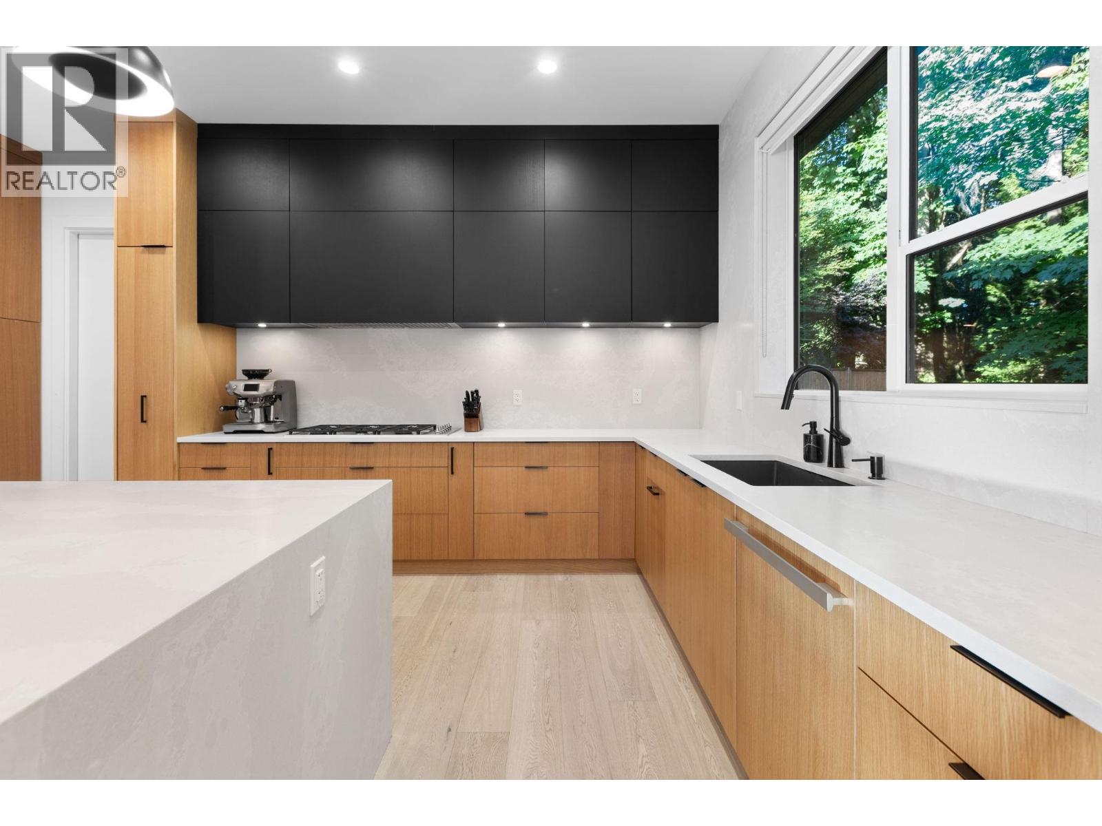 8 Creekstone Place, Port Moody, British Columbia  V3H 4L6 - Photo 13 - R3070702