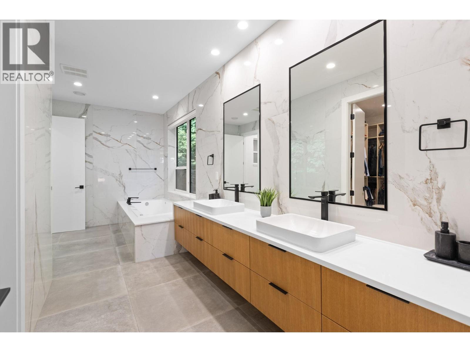 8 Creekstone Place, Port Moody, British Columbia  V3H 4L6 - Photo 21 - R3070702